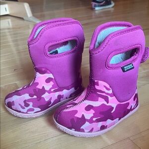 BOGS Kids Fuchsia and Pink Camo Boots